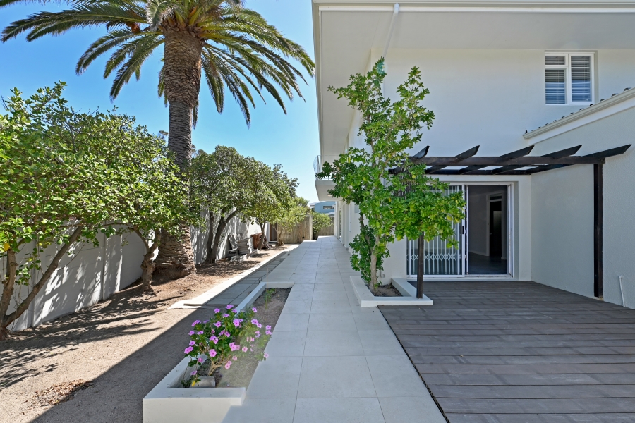 To Let 5 Bedroom Property for Rent in Kommetjie Western Cape